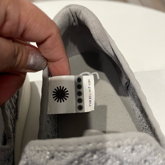 UGG Kids Caplan Slip-On Sneaker New - Picture 3 of 11